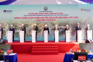 友谊口岸—芝陵高速公路正式通车运营。