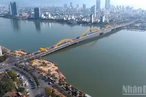 附图。
