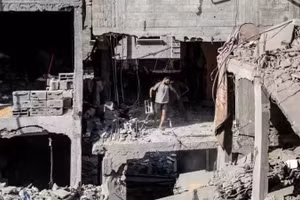 2026年5月9日，以色列袭击加沙地带西部沙提难民营后的景象。（图片来源：新华社/越通社）