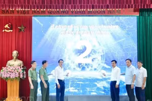 全程人工智能自助服务终端系统亮相仪式。