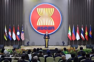 越共中央总书记苏林在2025年3月于印度尼西亚首都雅加达举行越南加入东盟30周年纪念仪式上致辞。