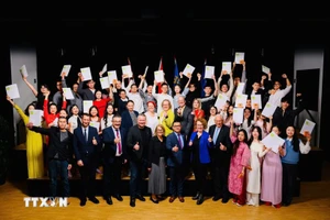 30名越南学员从奥地利首届高质量护理培训班毕业。