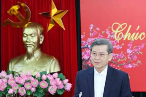 越共中央政治局委员、中央书记处书记、中央内政部部长、中央反腐败反浪费反消极指导委员会常务副主任、专题方案指导委员会常务副主任黎明智。