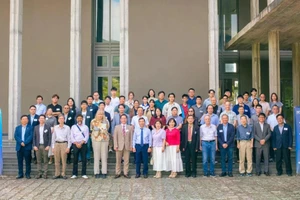 与会代表合影。