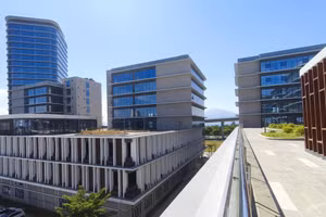 岘港市第二软件园设计现代，适合信息技术、创新创意领域的企业入驻。