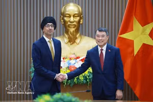 越南政府总理黎明兴会见新加坡驻越南大使拉杰帕尔·辛格。