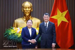 越南政府总理黎明兴会见老挝人民革命党中央组织部部长西赛·勒德门松。