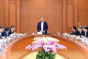 越共中央总书记苏林主持召开与中央组织部的工作会议。