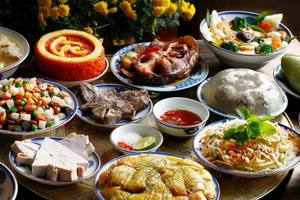 春节越临近，引导制作春节餐桌的视频就越收到点赞和评论。