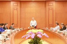 越共中央总书记苏林与中央办公厅及参谋机构举行工作会议。