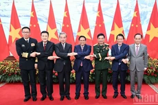 越南政府总理范明正会见中国外交部长、国防部长和公安部长【组图】