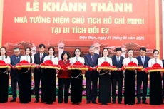 苏林总书记出席奠边省E2丘遗迹区胡志明主席纪念堂落成剪彩仪式。