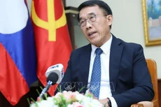 老挝革命党中央对外部部长本莱·班达努冯接受越通社记者采访。（图片来源：越通社）