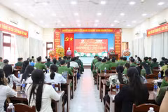 2027年亚太经合组织会议安保、医疗和应急处置培训班开班仪式现场。（图片来源：congan.angiang.gov.vn）