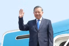 越共中央总书记、国家主席苏林率越南高级代表团离开河内，赴美国出席第81届联合国大会一般性辩论。（图片来源：越通社）