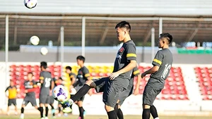 越南U23足球队进行首场适应性训练。（图片来源：民智报网）