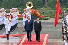 苏林总书记主持仪式 欢迎老挝人民革命党中央总书记、老挝国家主席通伦对越南进行国事访问。