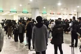 附图：新山一机场场入境办理处。