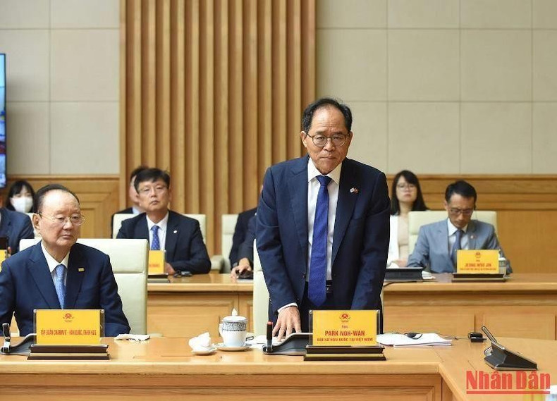 越南政府总理范明正同在越南的韩国企业组织、协会代表举行对话会(组图) ảnh 5 越南政府总理范明正同在越南的韩国企业组织、协会代表举行对话会(组图) ảnh 5
