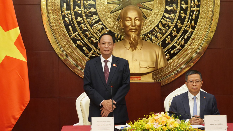 国会副主席陈光方在会见中讲话。