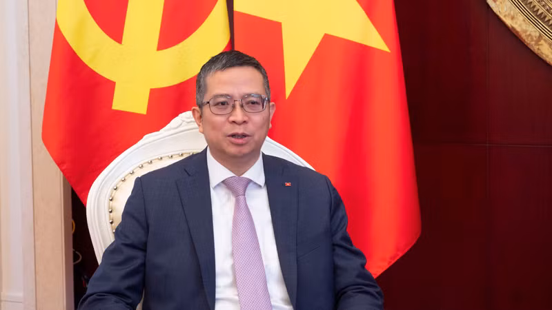 越南驻华大使范清平接受越南《人民报》常驻华记者采访。