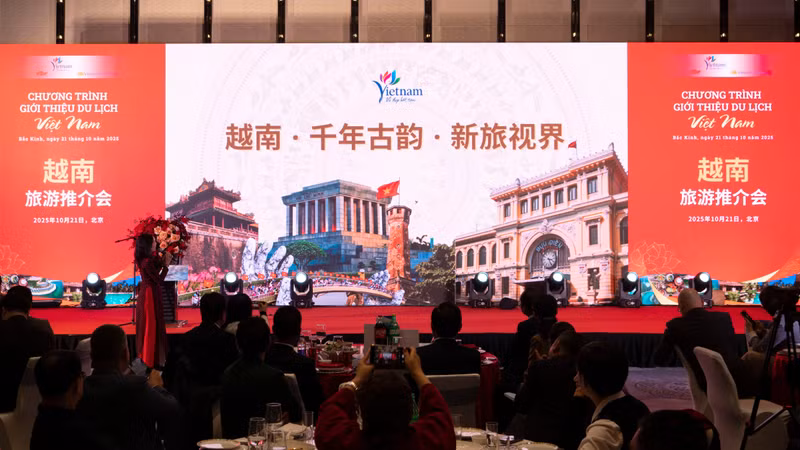 越南国家旅游局代表推介越南旅游景点。