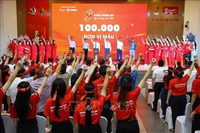 5月30日，2025年“红色之旅” 无偿献血活动开幕式在越南中央血液学与输血医学院举行。（图片来源：越通社）