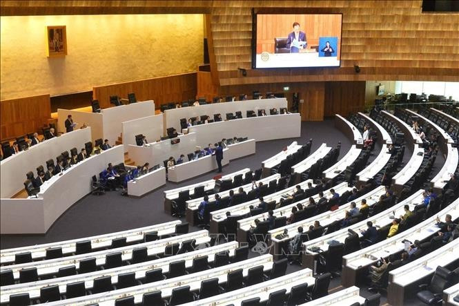 资料图：9月29日，在泰国首都曼谷，泰国总理阿努廷在出席国会会议时宣读施政方针。（图片来源：越通社）