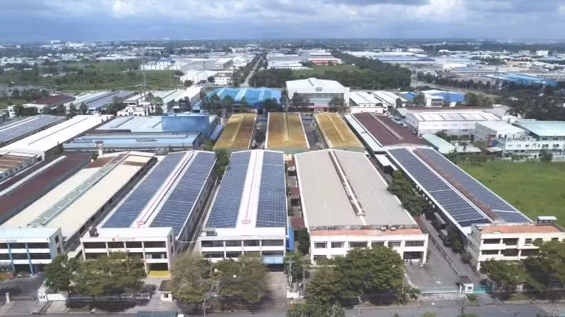 胡志明市新造工业园区的许多企业都使用屋顶太阳能发电。