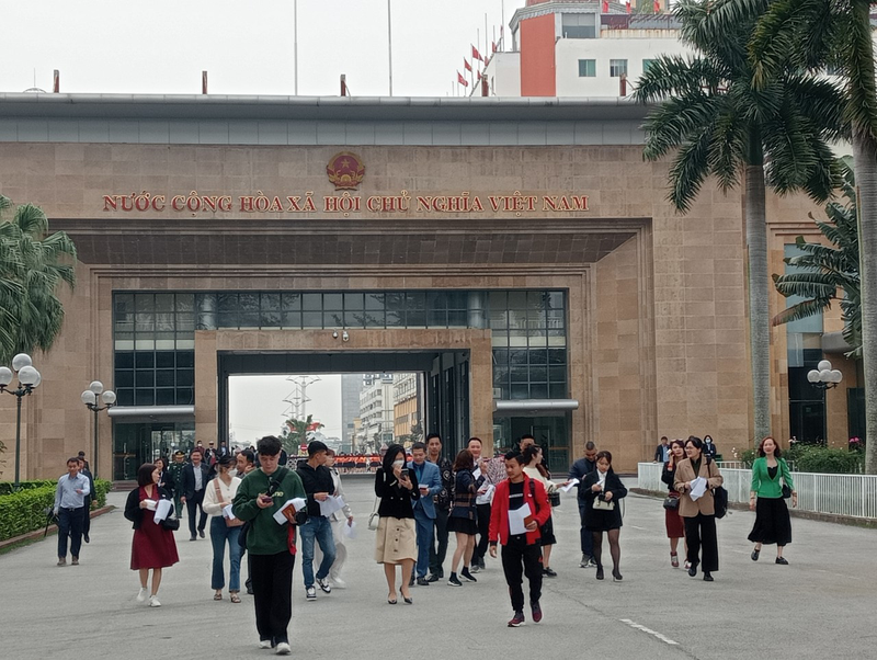 广宁省芒街口岸。