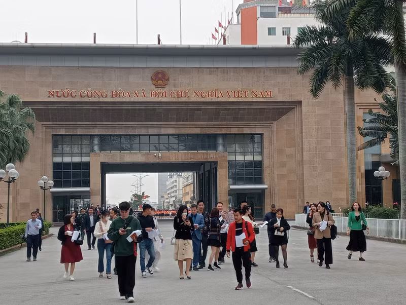 广宁省芒街口岸。