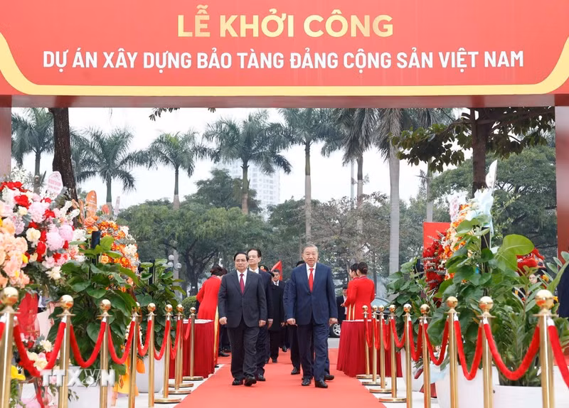 越共中央总书记苏林、政府总理范明正出席越南共产党博物馆建设项目开工仪式。（图片来源：越通社）