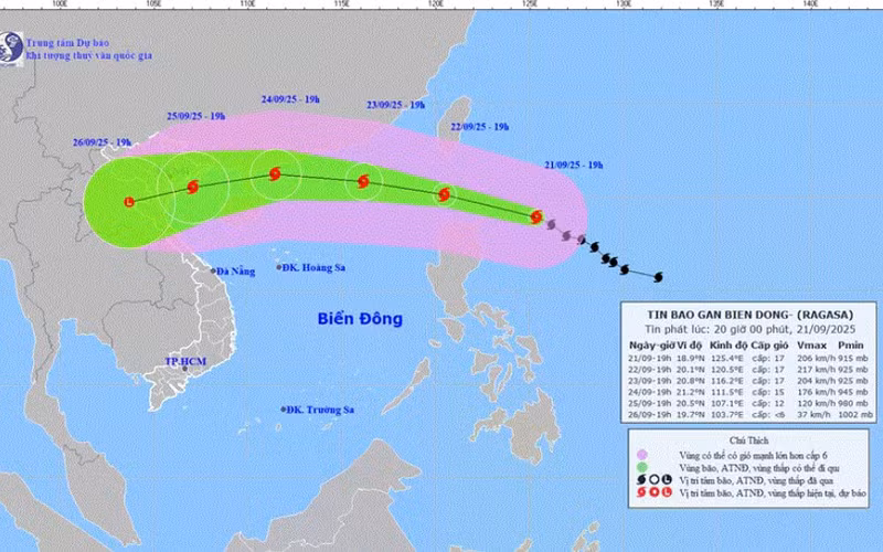 超强台风桦加沙向东海移动。