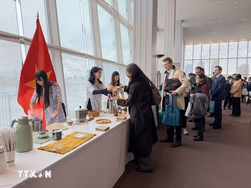越南咖啡店深受联合国总部国际友人的喜爱。（图片来源：越通社）