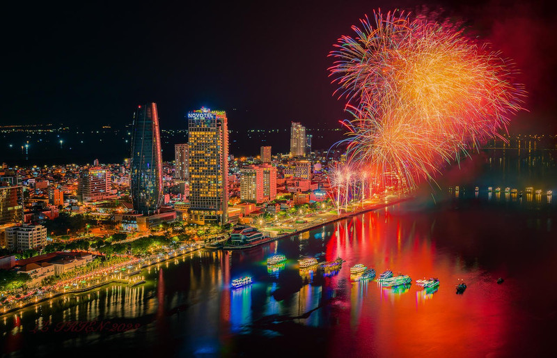 岘港夜景。