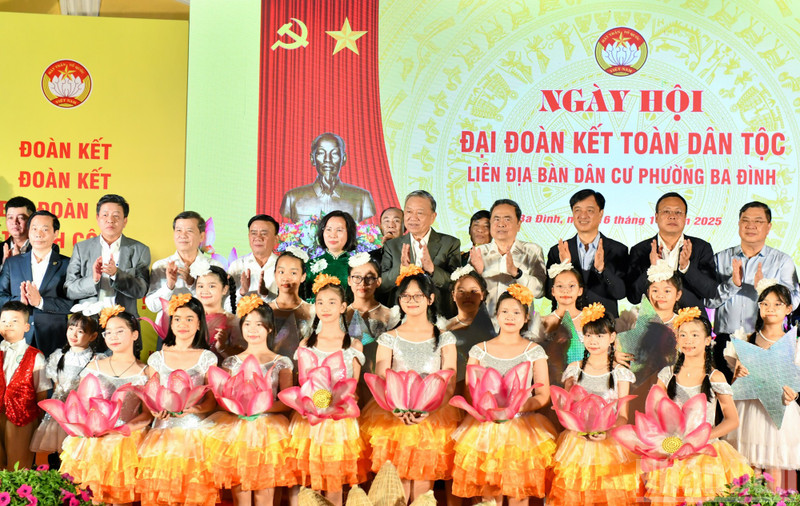 越共中央总书记苏林出席河内巴亭坊民族大团结日活动。