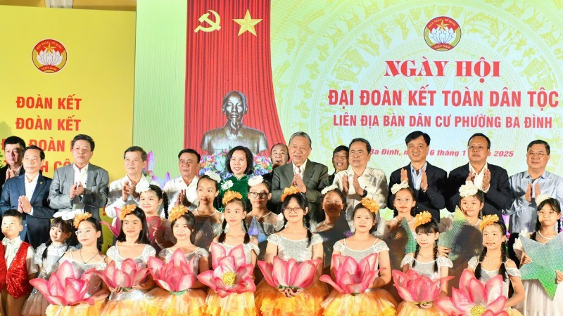 越共中央总书记苏林出席河内巴亭坊民族大团结日活动。