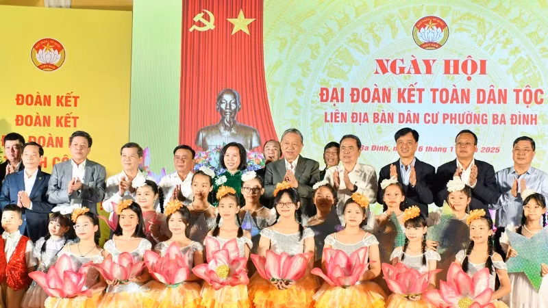 越共中央总书记苏林出席河内巴亭坊民族大团结日活动。