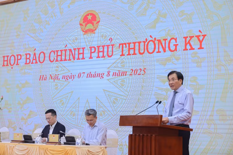 政府办公厅主任、政府发言人陈文山主持记者会。（图片来源：VGP）