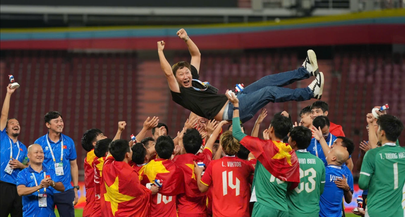 在韩国主教练金相植的带领下，越南U22国家男子足球队今年第三次成功夺得东南亚地区足球项目金牌。（图片来源：越通社）
