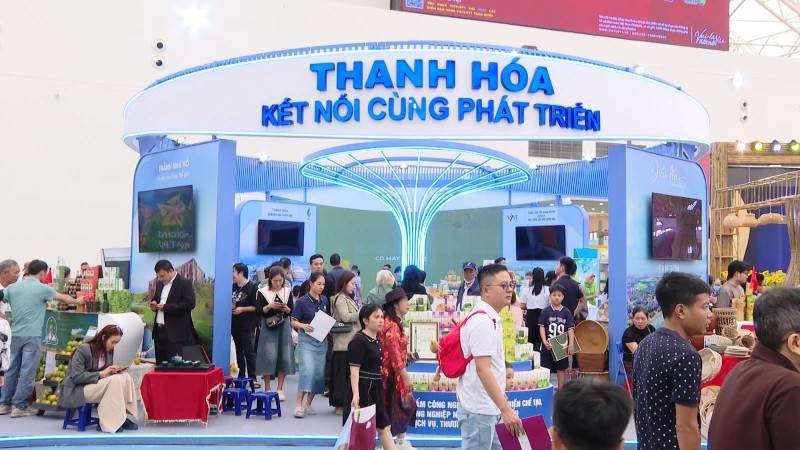 清化省展位吸引参观者的眼球。