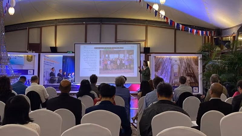 纪念典礼场景。