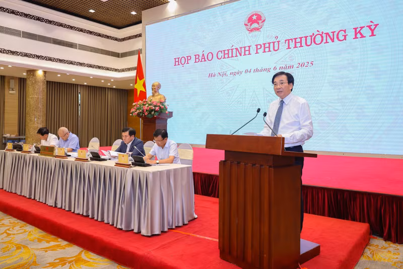 政府例行记者会场景。（图片来源：VGP）