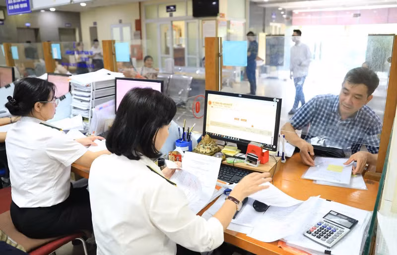 2025年前9个月国家财政收入增长32%。