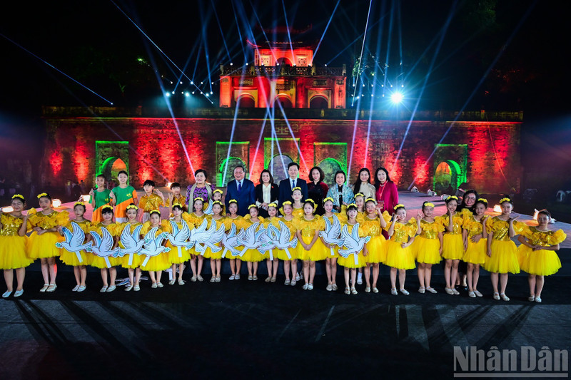 党、国家与河内市领导人出席2025年升龙—河内节开幕式。