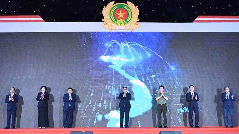 越南政府总理范明正出席国家数据中心揭牌仪式。