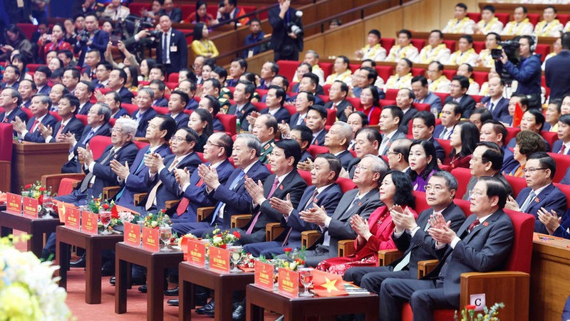 越南党和国家领导出席大会。
