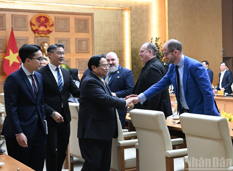 范明正总理和各位瑞士企业家。