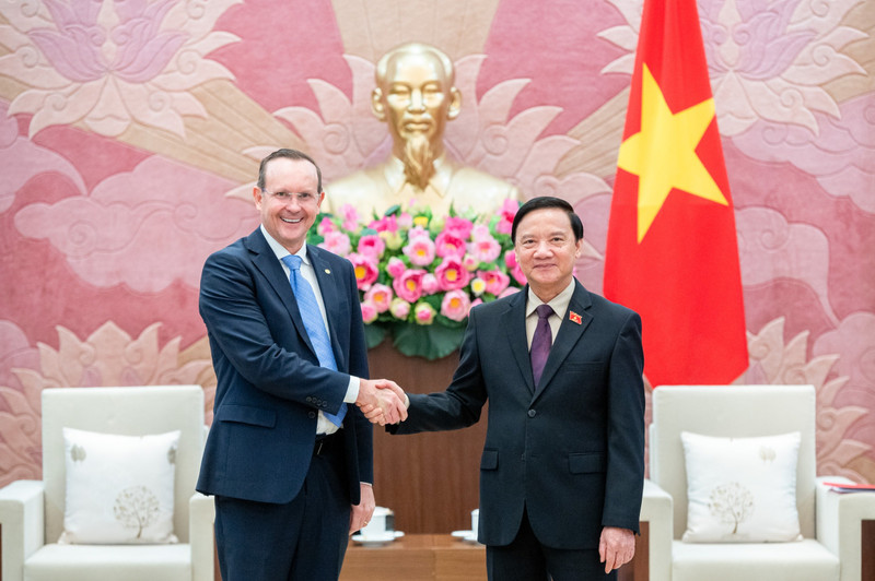 越南国会副主席阮克定会见巴西—越南友好议员小组主席霍奈塞尔。