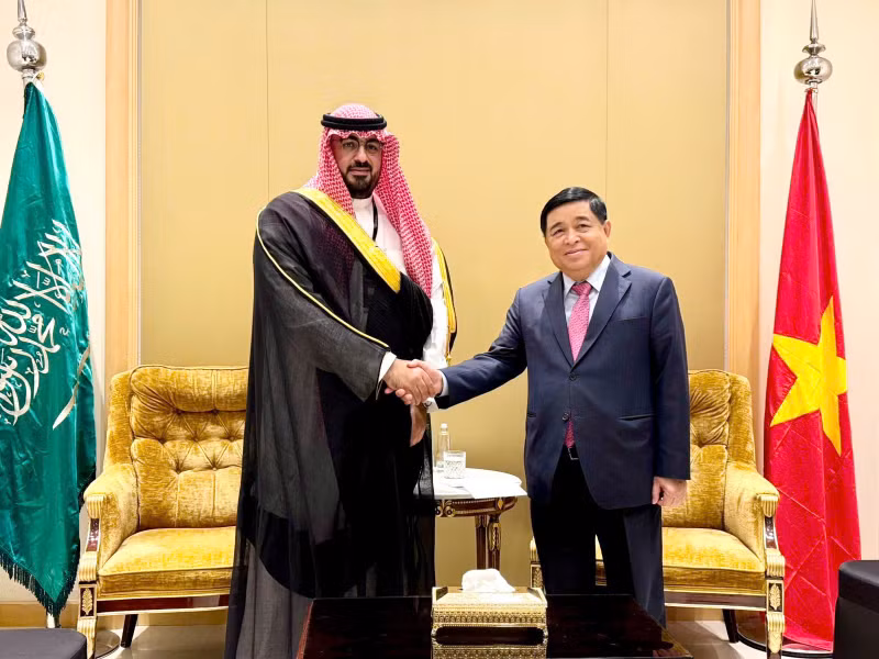 阮志勇副总理会见沙特阿拉伯经济和计划大臣费萨尔·本·法德尔·易卜拉欣。（图片来源：VGP）